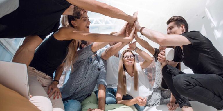 Team building aziendali: 5 attività per migliorare la collaborazione tra i tuoi dipendenti